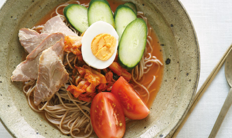 蕎麦で作るさっぱり冷麺