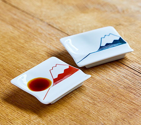 重宝皿 2枚セット 富士山（赤、青、赤・青）