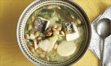 タラと長ねぎのポルトガル風豆スープ