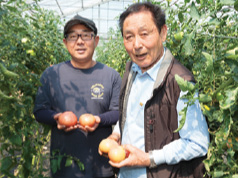 飯島利巳智さんと勝巳さん
