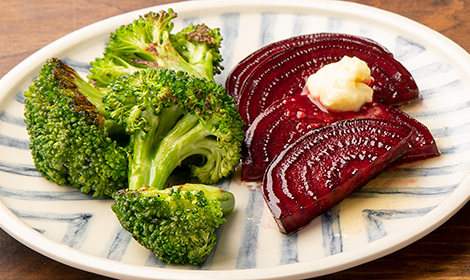 ビーツとブロッコリーのわさびバターのせ