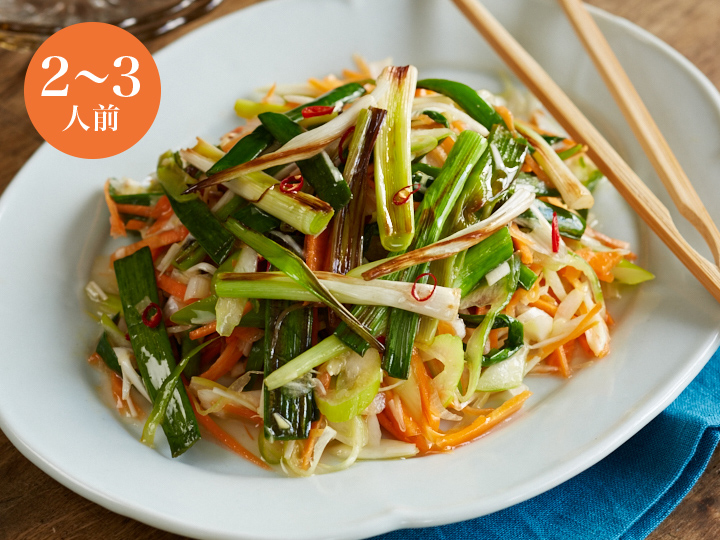 【ベジオタのひと皿】香りも葉も根も。まるごと楽しむ葉にんにくのごちそうホットサラダ