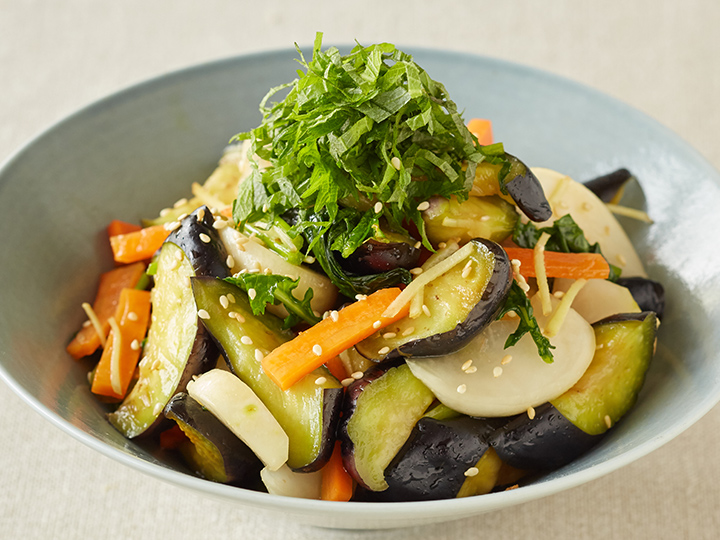 【ベジオタのひと皿】畑の宝石・輝楽なすと春野菜の立て塩サラダ