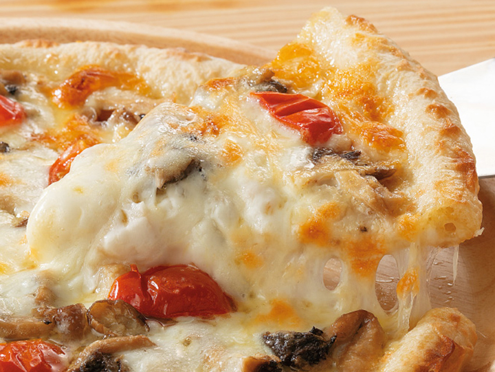 頒布会キャンセル分販売・4種のキノコとトマトクリームのピザ