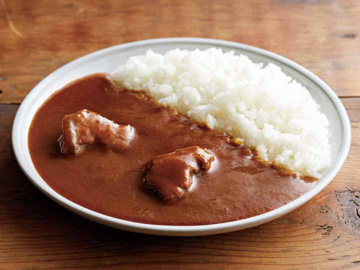 お肉がゴロっと！国産牛肉をじっくり煮込んだビーフカレー