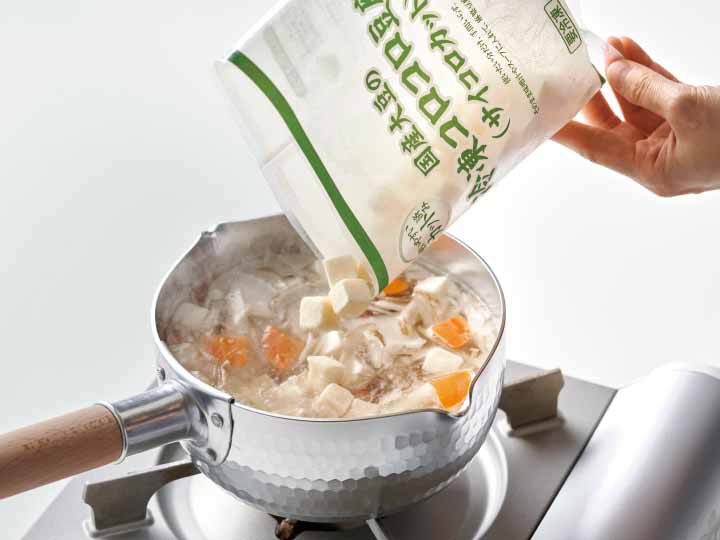 お鍋にポン！国産大豆の冷凍コロコロ豆腐