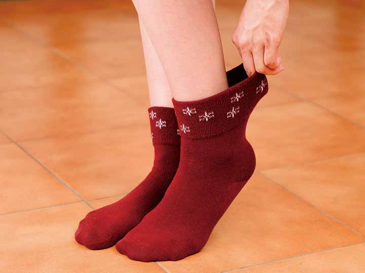 予約 薄くてもあったかゴムなし雪柄ソックス_2