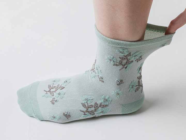 予約　日本製　肌コットンゆったり花柄ソックス_2
