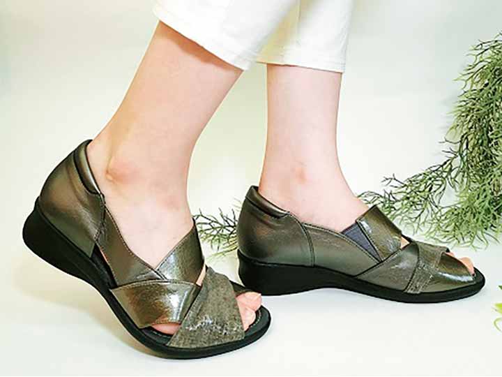 予約 ミスキョウコ 4E軽量コンビサンダル エタン 24.5の宅配は大地を