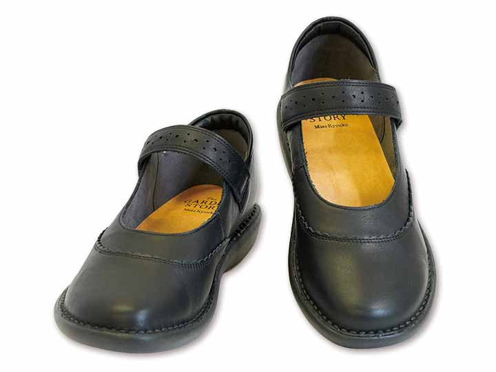 予約　Ｔｈｅ　ＧＡＲＤＥＮＳＴＯＲＹミスキョウコ4Ｅワンストラップシューズ（ブラック）24.0CM