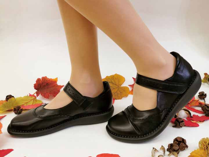 予約　Ｔｈｅ　ＧＡＲＤＥＮＳＴＯＲＹミスキョウコ4Ｅワンストラップシューズ（ブラック）24.0CM_2