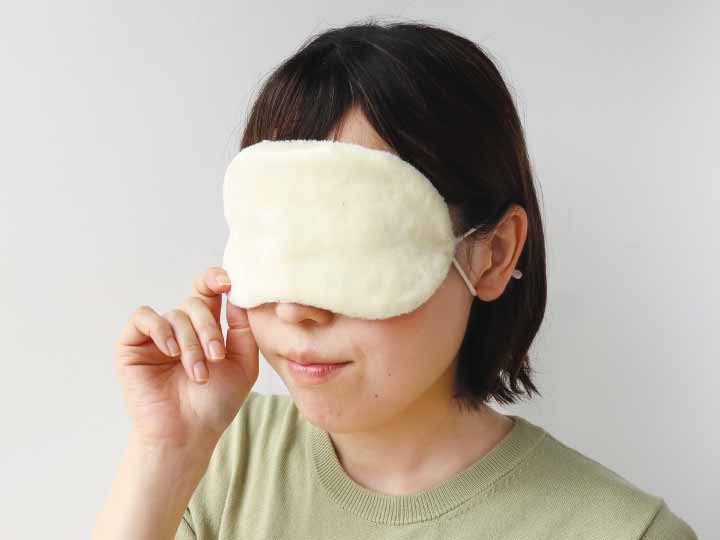 予約　シルク100％の極上睡眠アイマスク　黄金色_2