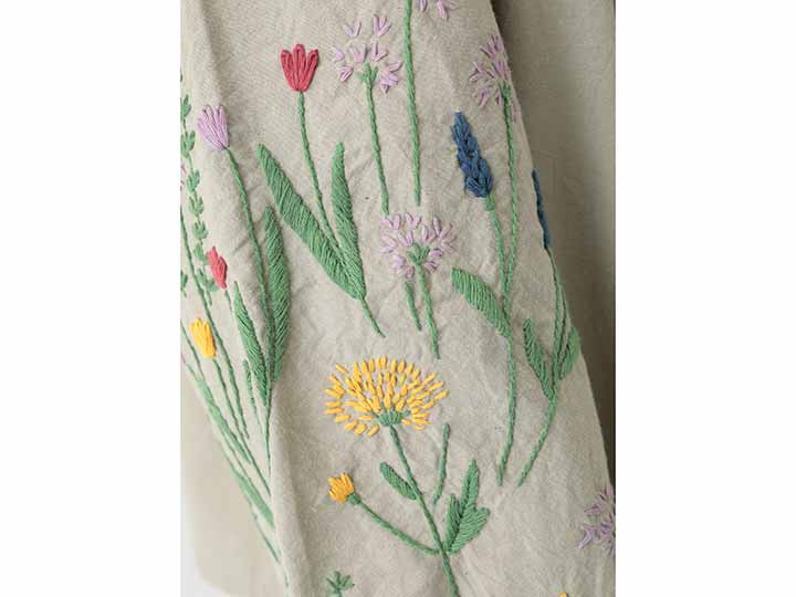 予約　手織り　ＯＣ　フラワー手刺繍　タックヨークブラウス・セージグレイ・Ｍ_4
