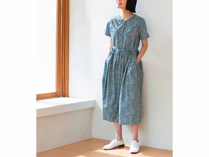 予約 V&A オーガニックコットン サテンシャツワンピース クローバー柄・ブルー系・M_2