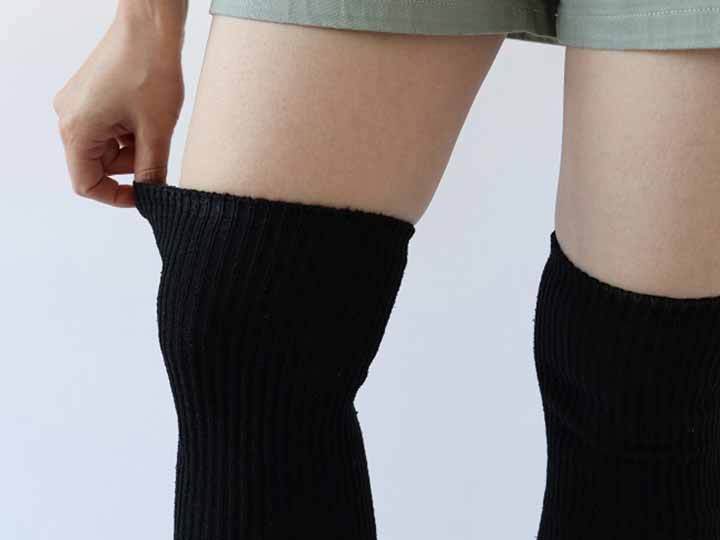 予約　日本製　シルク混　膝ウォーマー　鉄黒_4