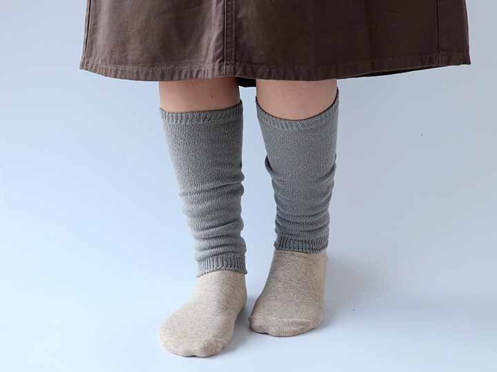 予約　日本製　極暖シルクレッグウォーマー　銀色_2