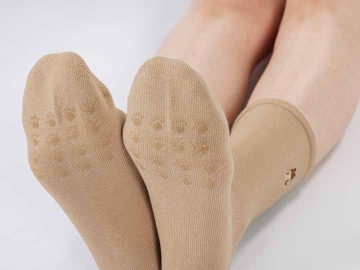 予約　ゆったりワンちゃん刺繍ソックス（すべり止め付）_4