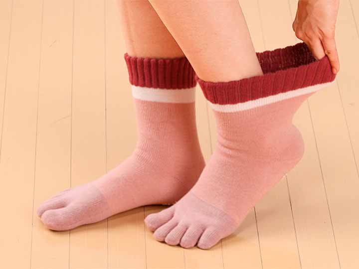 予約　裏起毛パイルびよ〜んすべり止め付5本指ソックス_3