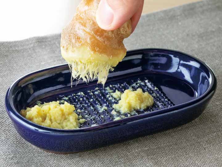 予約　ひげが出にくいふしぎな生姜おろし器　紺