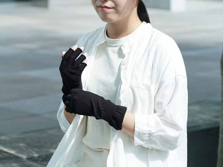 予約 日本製 内側シルク混5本指アームカバー ショート丈 鉄黒_3