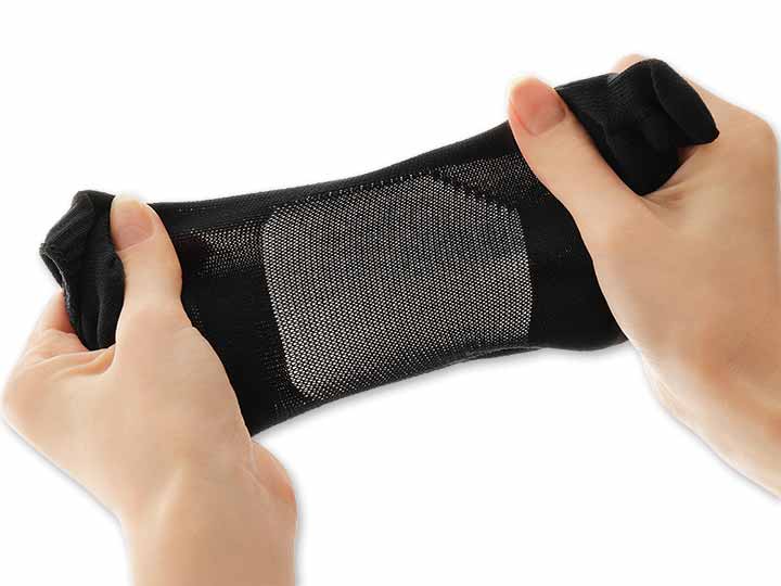 予約 毎日履きたいラクラク外反母趾サポーター ブラック M〜L_4