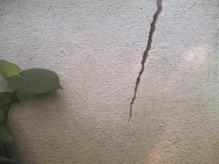 予約　コンクリートのひびふさぎ_2