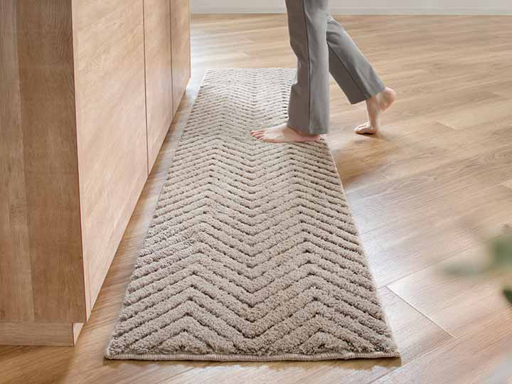 予約　思わず素足で立ちたくなるキッチンマット50×180CM　ベージュ