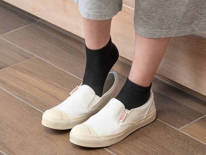 予約 黒の消臭ショート丈ソックス 4足組 22〜25CM_2