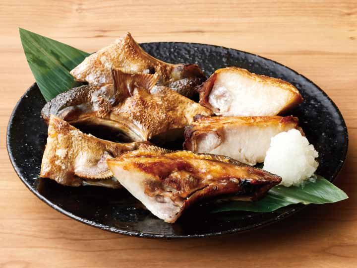 大地のもったいナイふっくら天然ぶりカマ（うす塩味・カット）