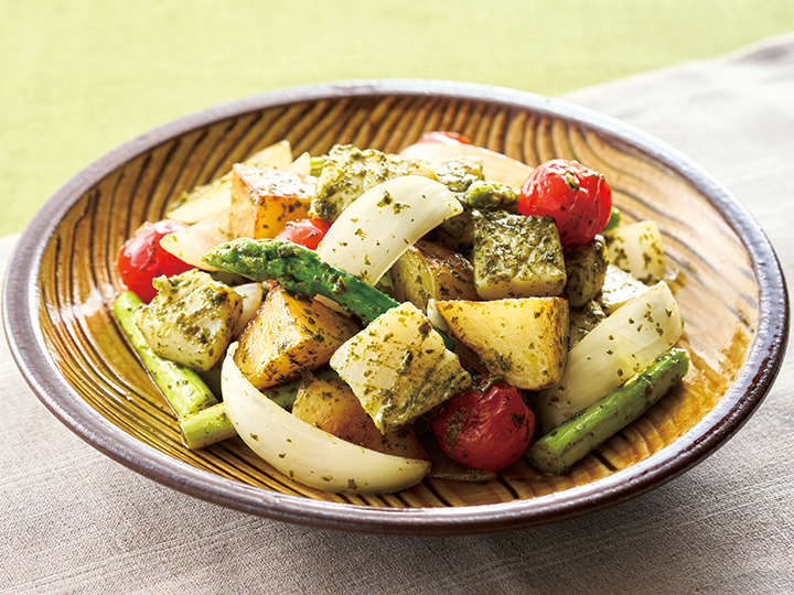 玉ねぎがおすすめ　野菜をくわえて柔らかいかのバジルオイル