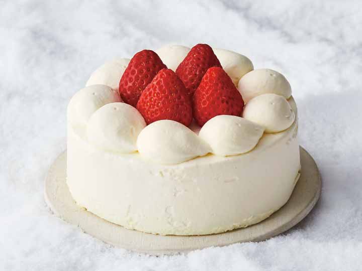 【予約】12／13週配送　北海道純生クリームを味わうホワイトケーキ（4号）＆フレッシュ苺セット_2