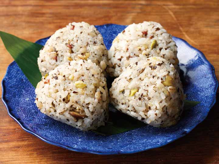 丹波黒枝豆と塩昆布のもち麦おにぎり