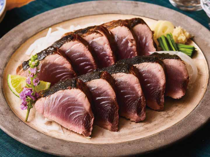 【予約】12／25〜配送　本格わら焼きで香ばしい！土佐近海一本釣り戻り鰹のタタキ