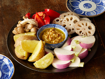 【ベジオタのひと皿】5品目のカラフル温野菜　みそニャカウダ写真