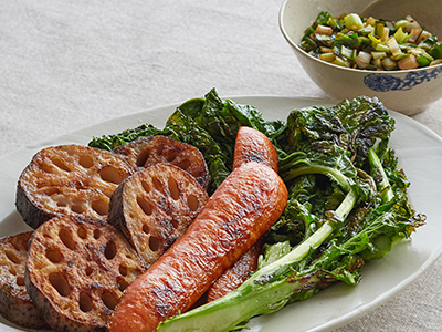 【ベジオタのひと皿】加賀れんこんと春の菜っぱの香ばしグリル　〜焦がしバターと葉にんにくのソース写真