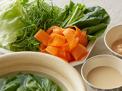 【ベジオタのひと皿】春をすくう楽しみ〜彩り野菜と生姜だれのベジしゃぶ写真