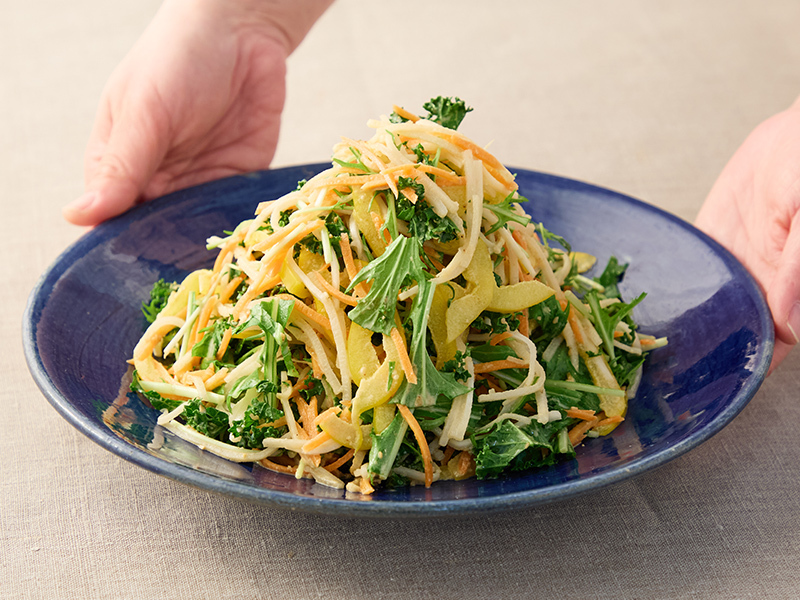 【ベジオタのひと皿】カーリーケールと愉しむ、ごまみそ仕立ての5品目ラペサラダ写真