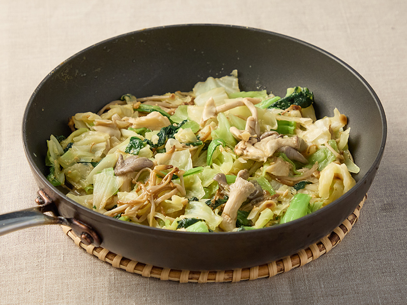 【ベジオタのひと皿】珍しいきのこに出合える！3種きのこと緑野菜の味噌バターエチュベ写真