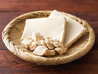 大地を守る会の酒粕（板粕）写真