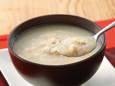 たべる参鶏湯(サムゲタン)スープ写真