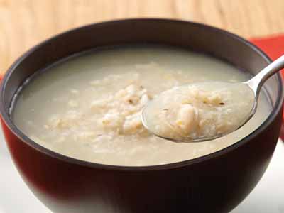 たべる参鶏湯（サムゲタン）スープ写真