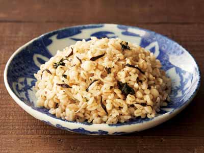 青じそ香るひじきとじゃこのチャーハン（押し麦入り）写真