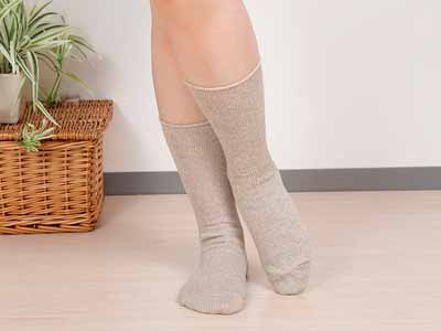 予約　シルクリネン混足口ゆったりソックス（生成）写真