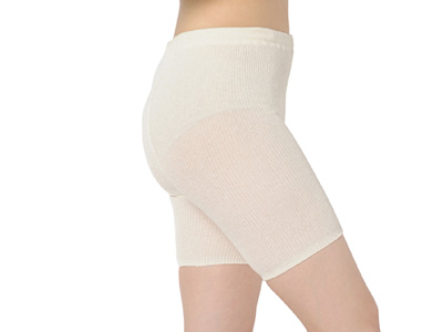 予約　シルク混ニット5分丈パンツ（生成）Ｍ写真