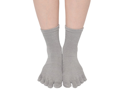 予約　シルク混5本指ソックス（かかと付）グレー24−26CM写真