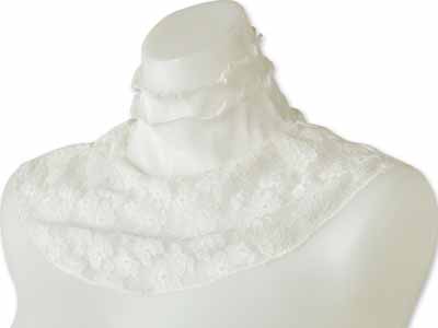 予約　衿もとシルクのレースネックカバー（ホワイト）写真