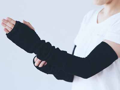 予約　シルクリネン混日除けアームカバー（ブラック）ロング60CM写真