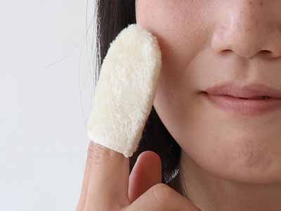 予約　日本製　絹のフィンガーミトン　生成写真