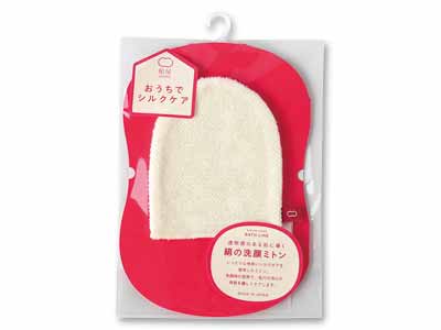 予約　日本製　絹の洗顔ミトン　生成写真
