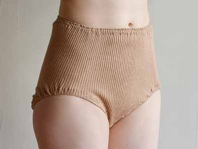 予約　リブショーツ　ブラウン写真